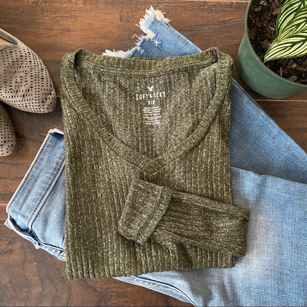 AEO ribbed green long sleeve top